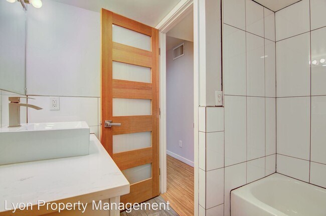 Foto del edificio - 1 br, 1 bath Apartment - 2619 T St
