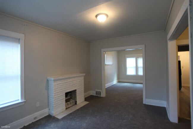 Building Photo - 4 br, 1 bath House - 428 King St 428 King