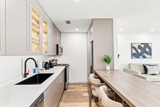 Foto del edificio - 8115 Thomas Dr