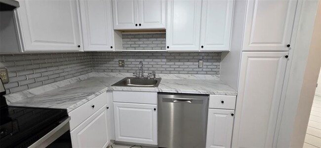 Building Photo - 1381 Sussex Dr