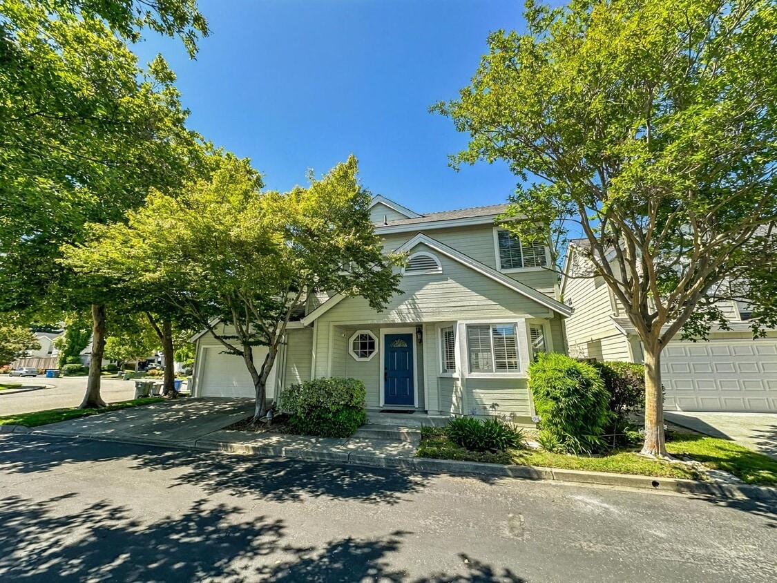 Primary Photo - Elegant & Spacious 3BD Home | Pool Access,...