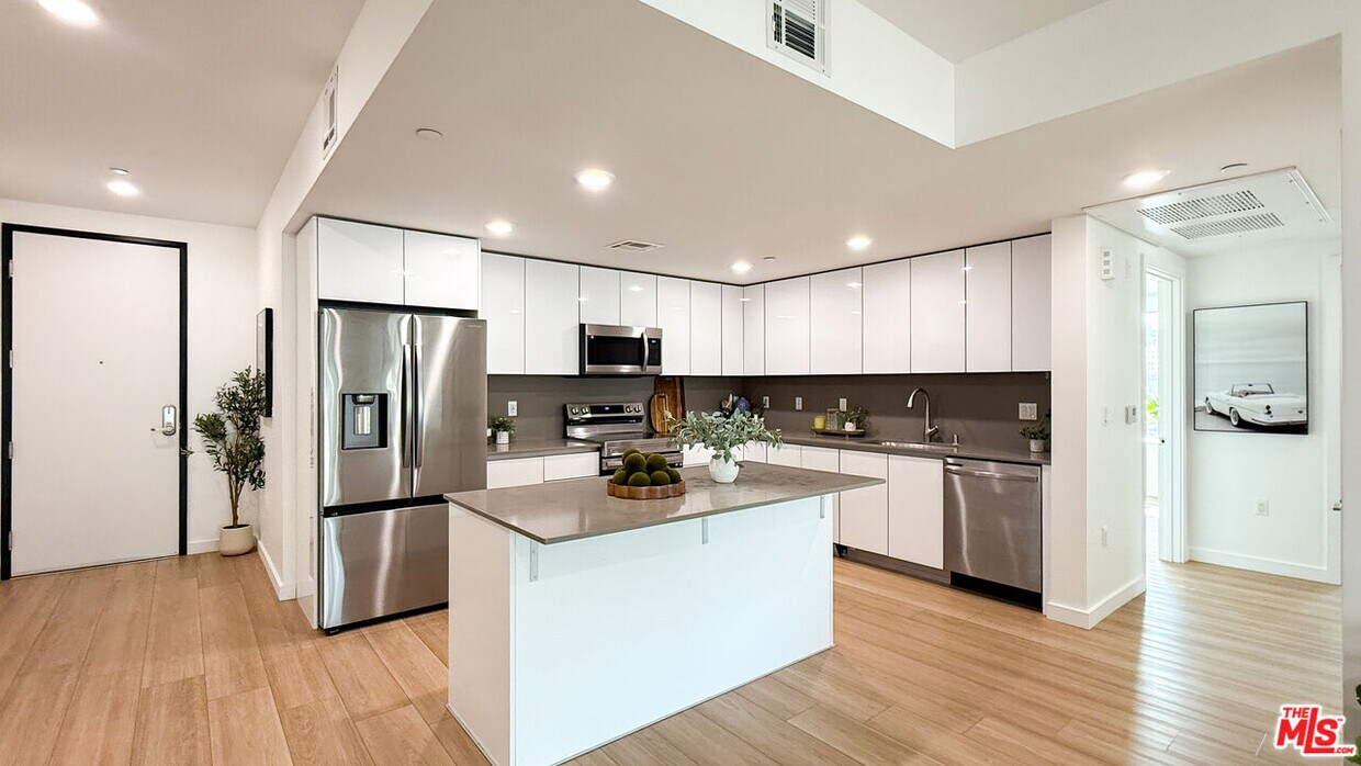 Foto principal - 1759 N Gower St