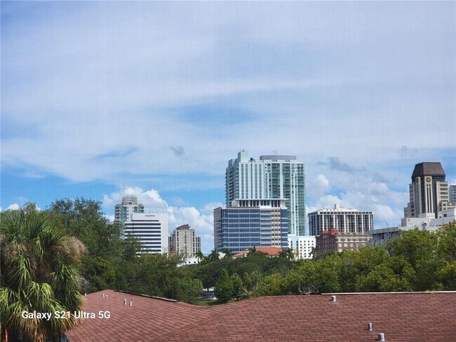 Foto del edificio - 750 Burlington Ave N