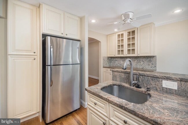 Building Photo - 320 Wesmond Dr