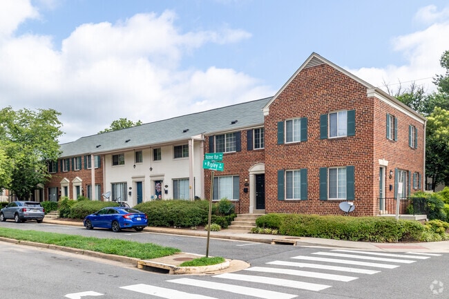 Foto del edificio - Brookville Townhomes