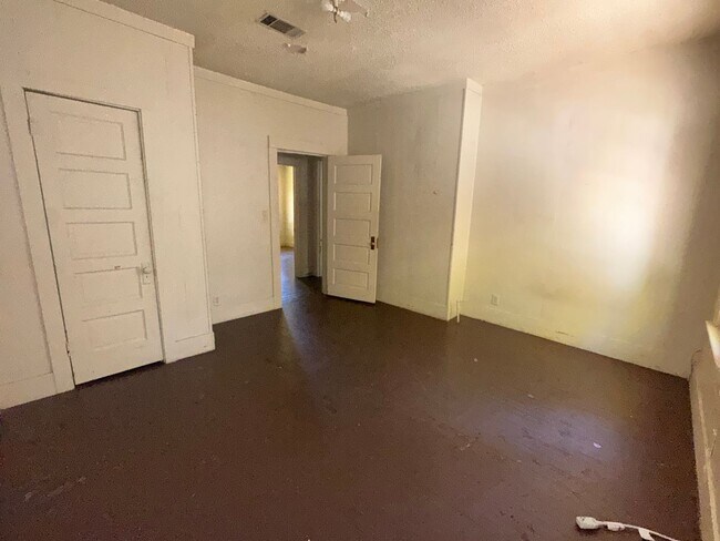 Foto del edificio - Cute 3 bedroom duplex