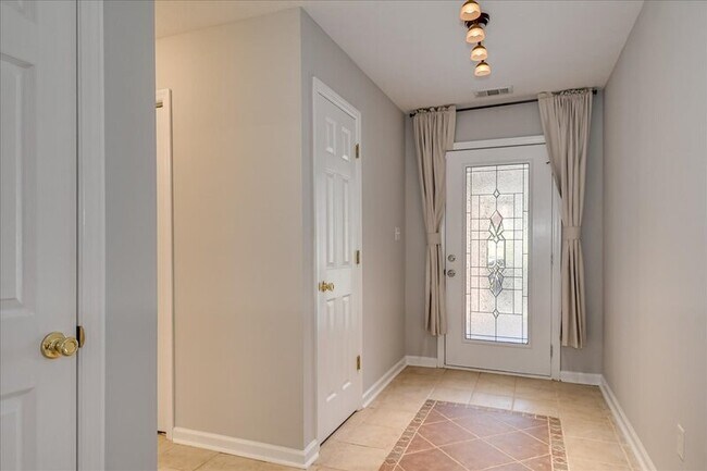 Foto del edificio - 835 High Green Ct
