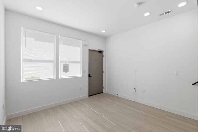Foto del edificio - 1025 W Orleans St