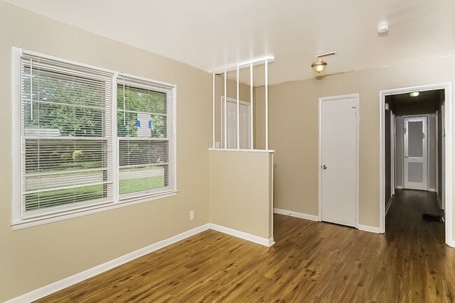 Building Photo - Adorable 3 Bedroom in Huntsville