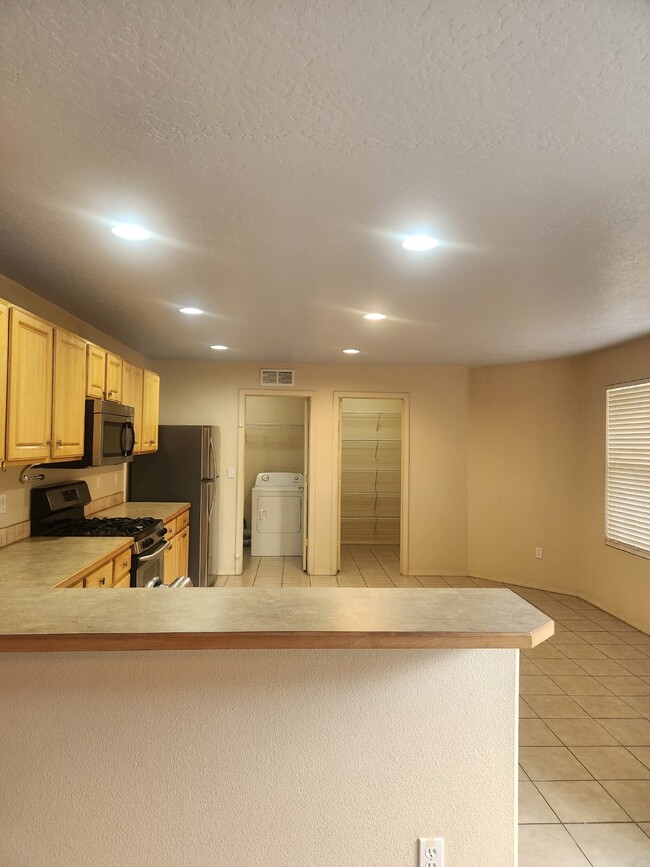 Building Photo - "Spacious 4-Bed Gem with 2.5 Baths at 9251...