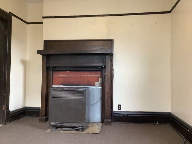 Foto del edificio - 503-503 McLane Ave