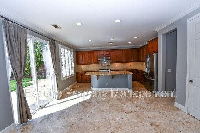 Building Photo - 1763 Alta Vista Pl