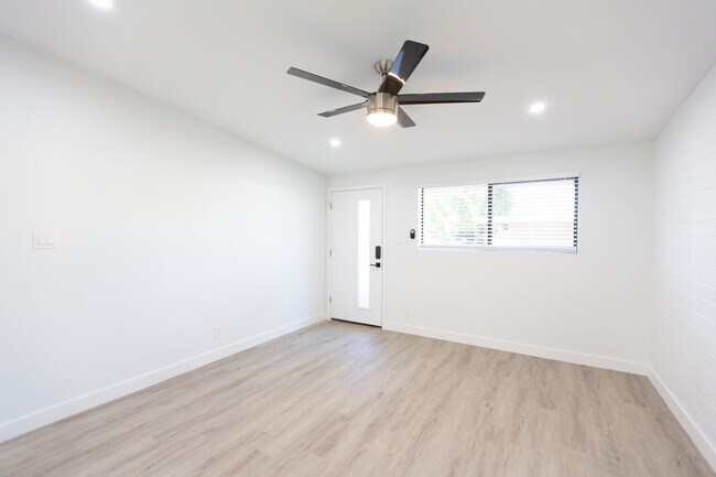 Building Photo - 1605 E Montebello Ave
