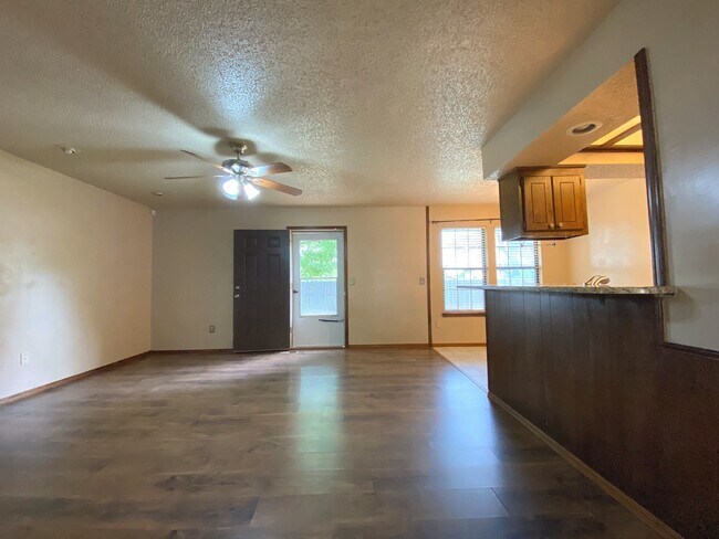 Building Photo - Cute Cozy Home in Central Edmond