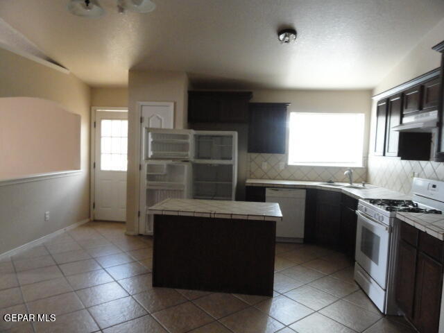 Building Photo - 4657 Joseph Rodriguez Dr