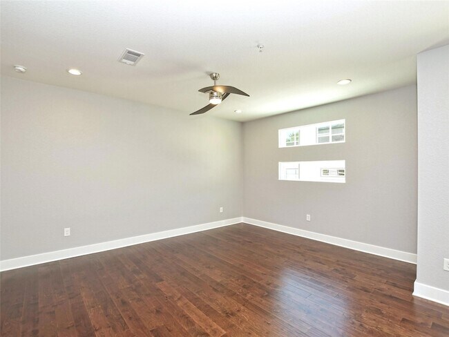 Building Photo - 1130 Lott Ave