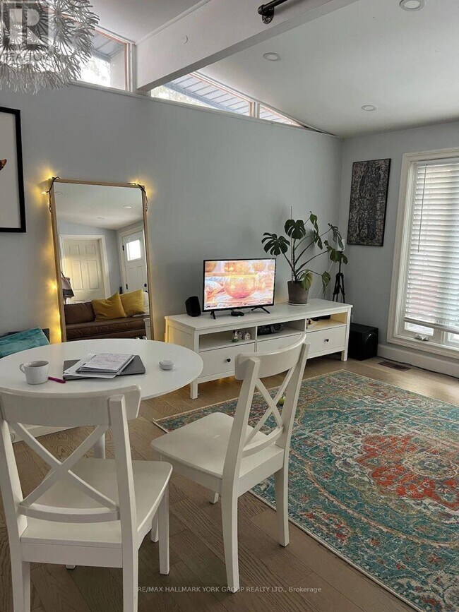 Photo du bâtiment - 200 Spring Rd