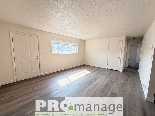 Building Photo - 1420 Ashment Ave