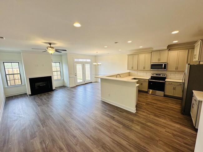 Foto del edificio - New townhome in Mebane Towne Center!