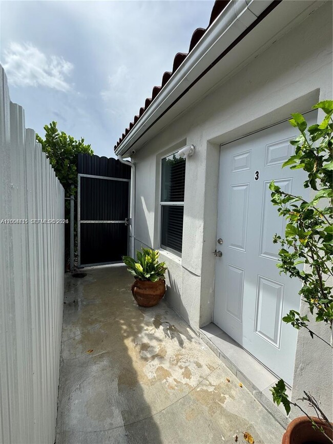 Foto del edificio - 6335 N Miami Ave