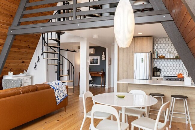 Foto del edificio - 3679 S Shorewood Ave