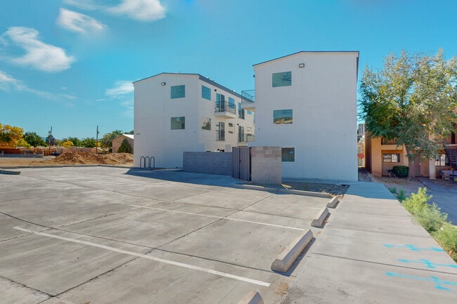 Foto del edificio - 12710 San Jacinto Ave NE