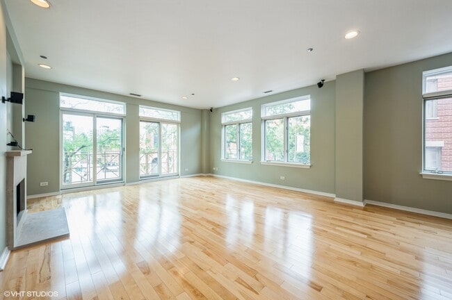 Building Photo - 1155 W Armitage Ave