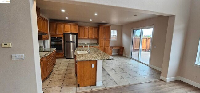 Foto del edificio - 1876 Tarragon Dr