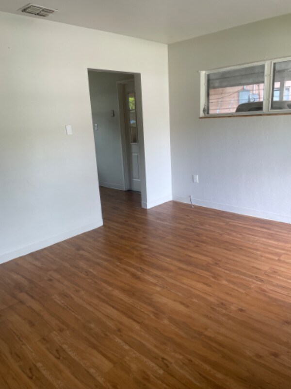 Foto del edificio - 1703 Wilton Ave