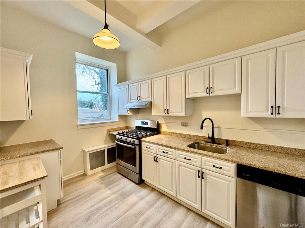 Primary Photo - 1 Oakridge Pl