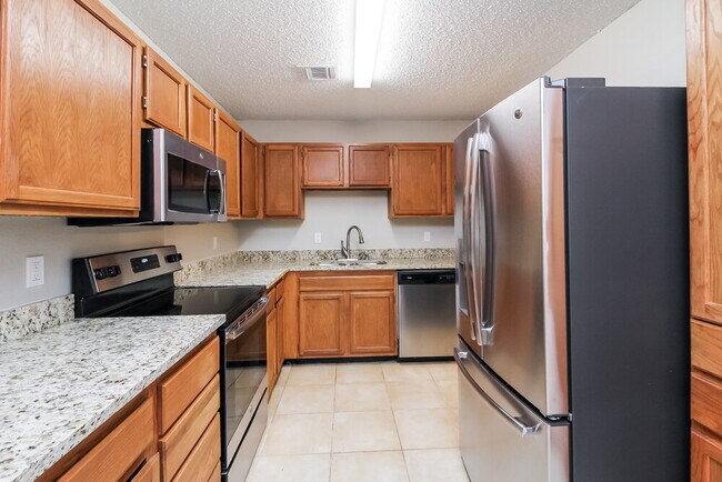 Building Photo - 8440 Auburn Dr