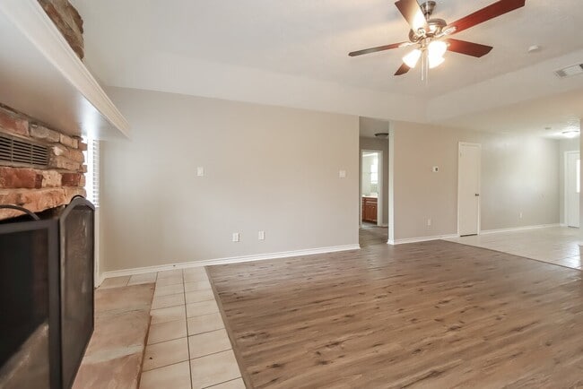 Building Photo - 9695 Twin Shores Dr