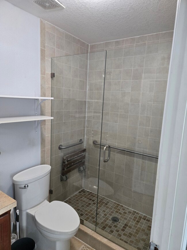 Building Photo - Private FishHawk Studio – Full Kitchen, Bath & Laundry
