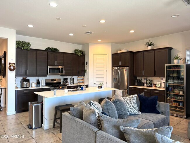 Building Photo - 9221 W Glenrosa Ave