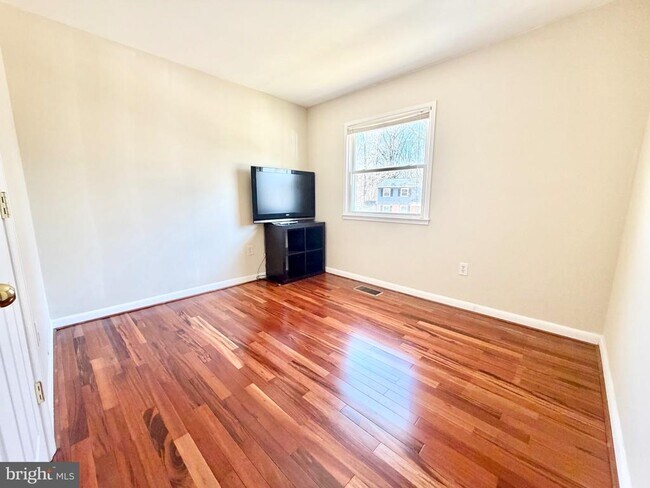 Foto del edificio - 13612 Lindendale Rd