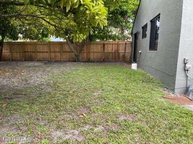 Building Photo - 3 br, 2 bath House - 2440 SW 83rd Ter