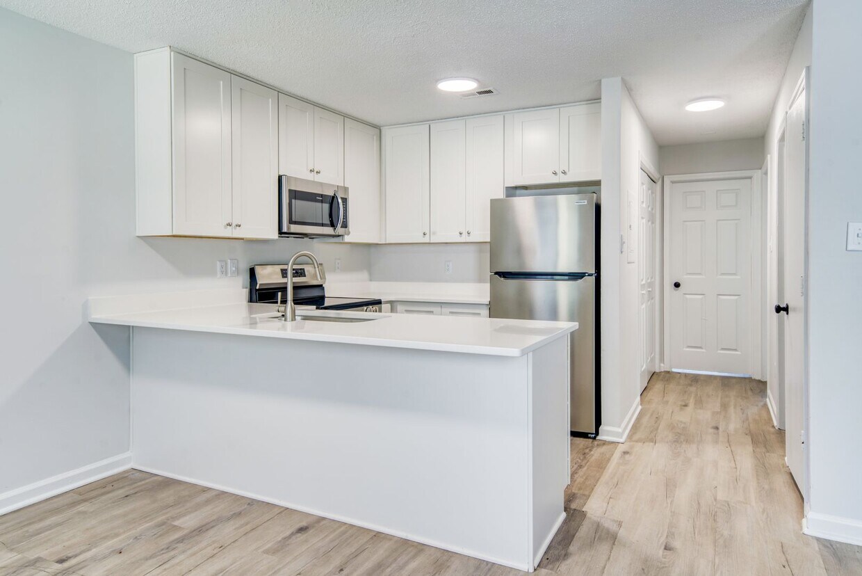 Foto principal - 373 Railroad St