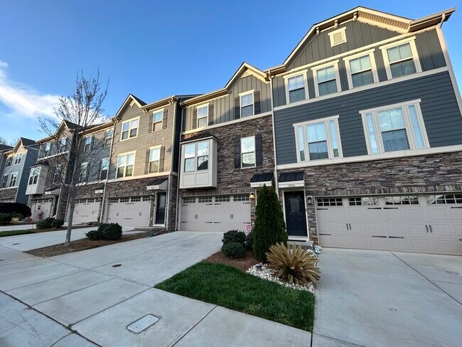 Building Photo - 1810 Shumard Ln
