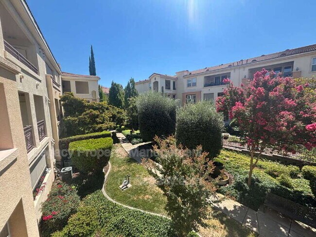 Foto del edificio - 1501 Secret Ravine Pkwy