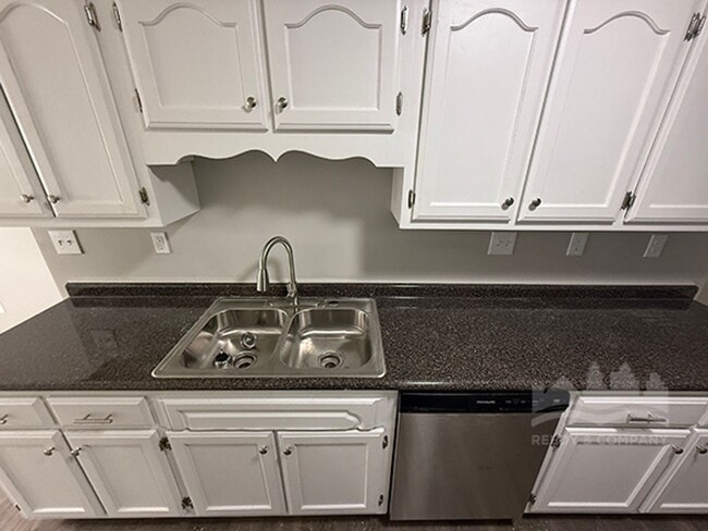 Building Photo - 5064 Bowdoin Dr