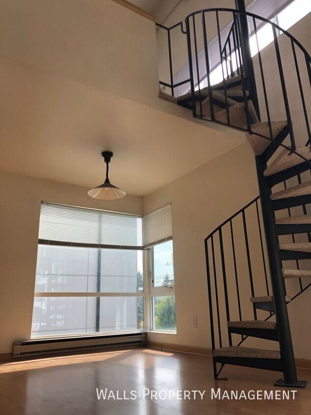 Primary Photo - Light Filled Loft in Fremont! - EVN 3