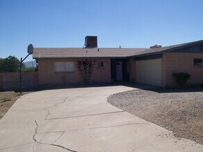 Building Photo - 3706 Martingale Dr