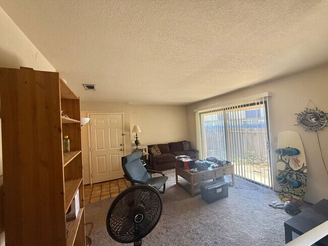 Foto del edificio - Charming 3-Bedroom Home in Prime Davis Loc...