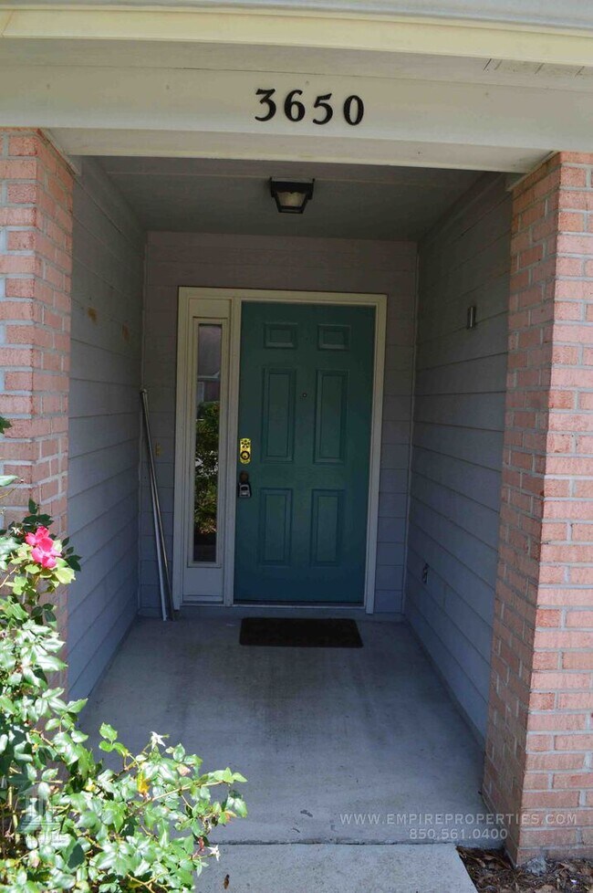 Foto del edificio - Beautiful townhome nestled in Killearn Acres