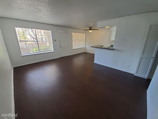 Foto del edificio - 3624 Parkridge Dr