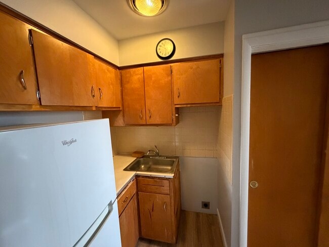 Kitchen - 17828 Park Ave