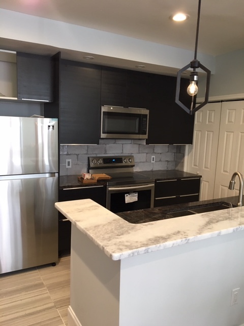 Kitchen - 446 Martin St SE