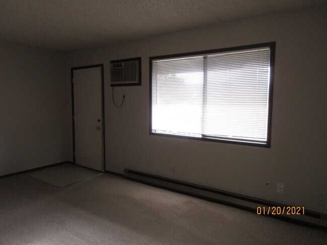 entry, living room, AC - 13315 E Skyview Ave