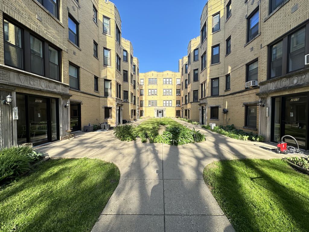 Primary Photo - 3817 N Greenview Ave