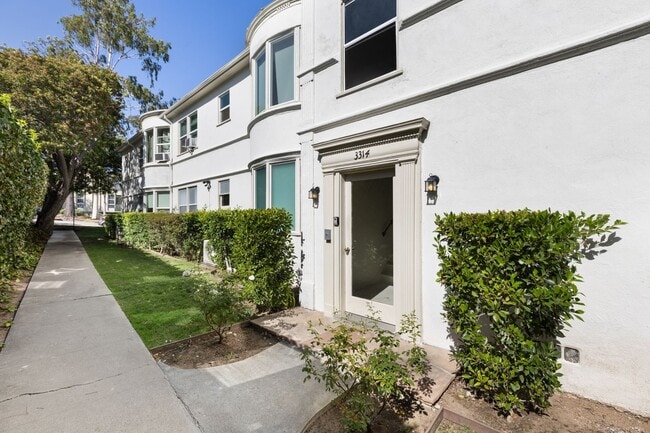 Building Photo - 3314 Rowena Ave
